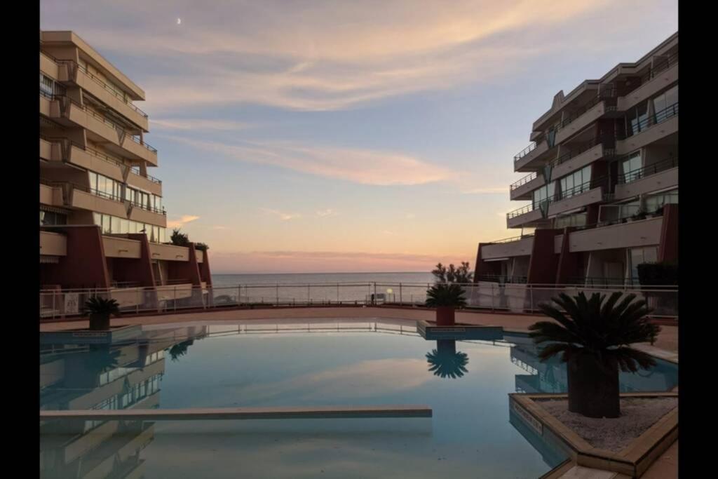 T2 Climatise Vue Sur Mer, Wifi, Piscine Et Parking سُت المظهر الخارجي الصورة